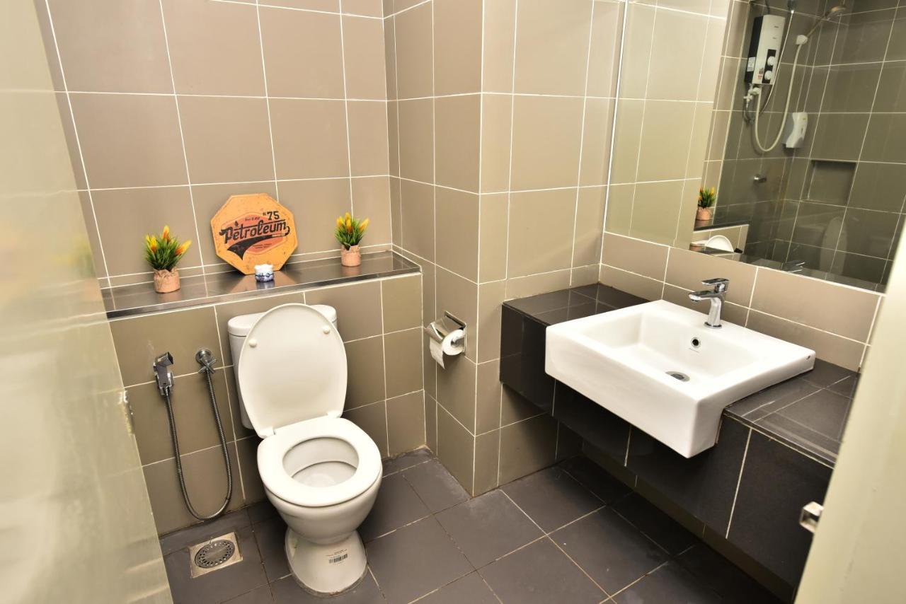 H&F Homestay The Two Owls Nest Aeropod Sovo Studio Room - 2 Queen Bed - Near Airport - Free Parking Kota Kinabalu Bagian luar foto